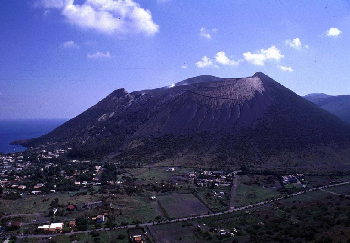 Momentous usper volcano in Naples is swirling as 500,000 are under threat