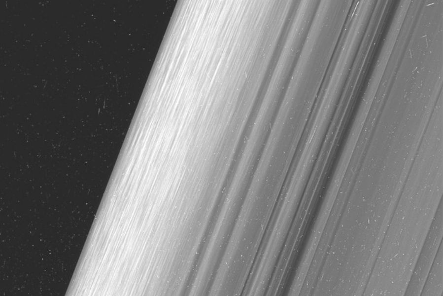 Cassini Captures Dazzling Close-Up View of Saturn’s Rings