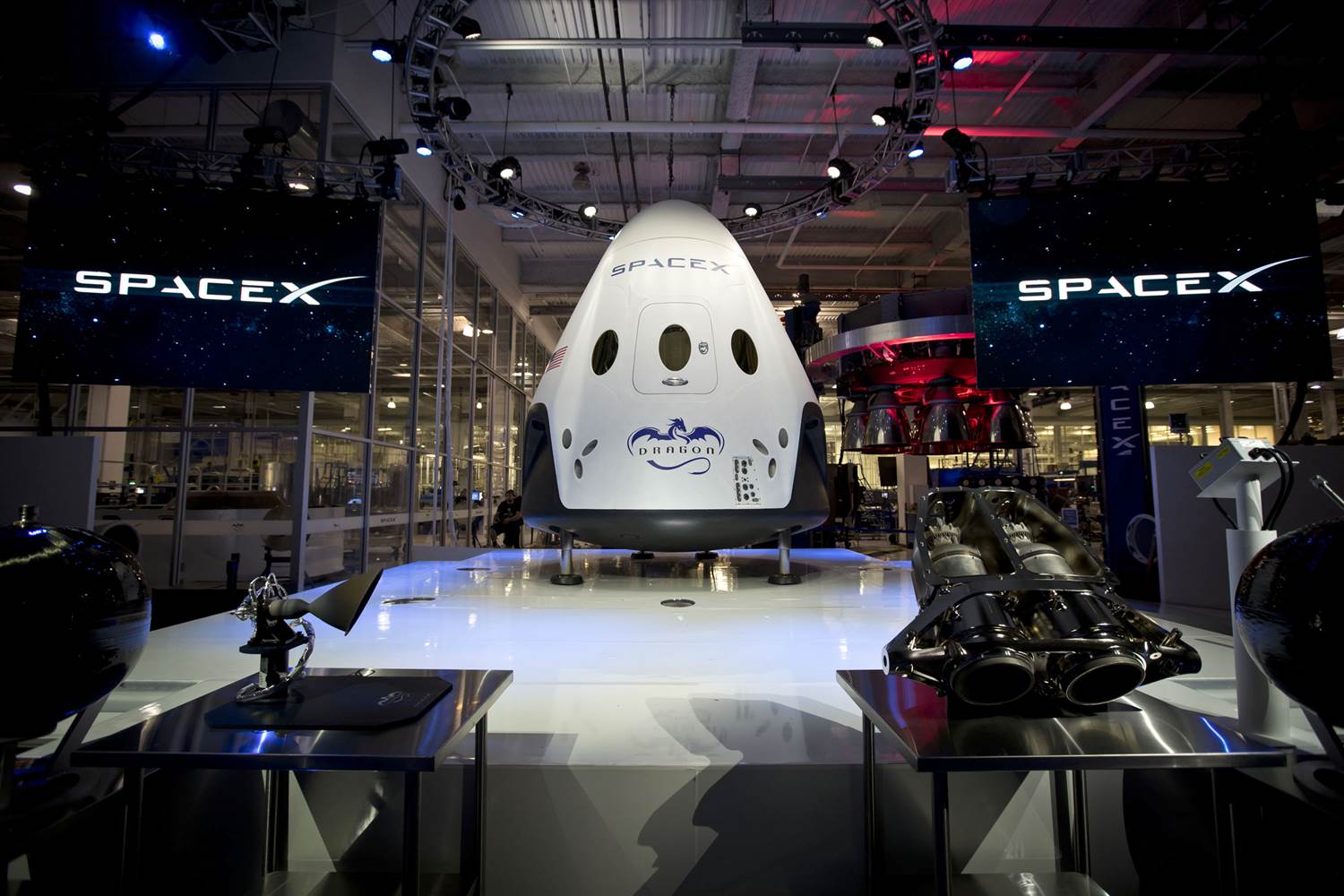 SpaceX plans to send private passengers to Moon!