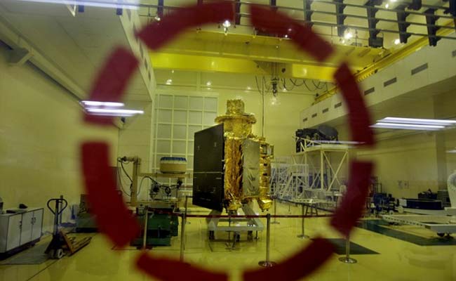 Chandrayaan-1 returns to work- found orbiting around the Moon