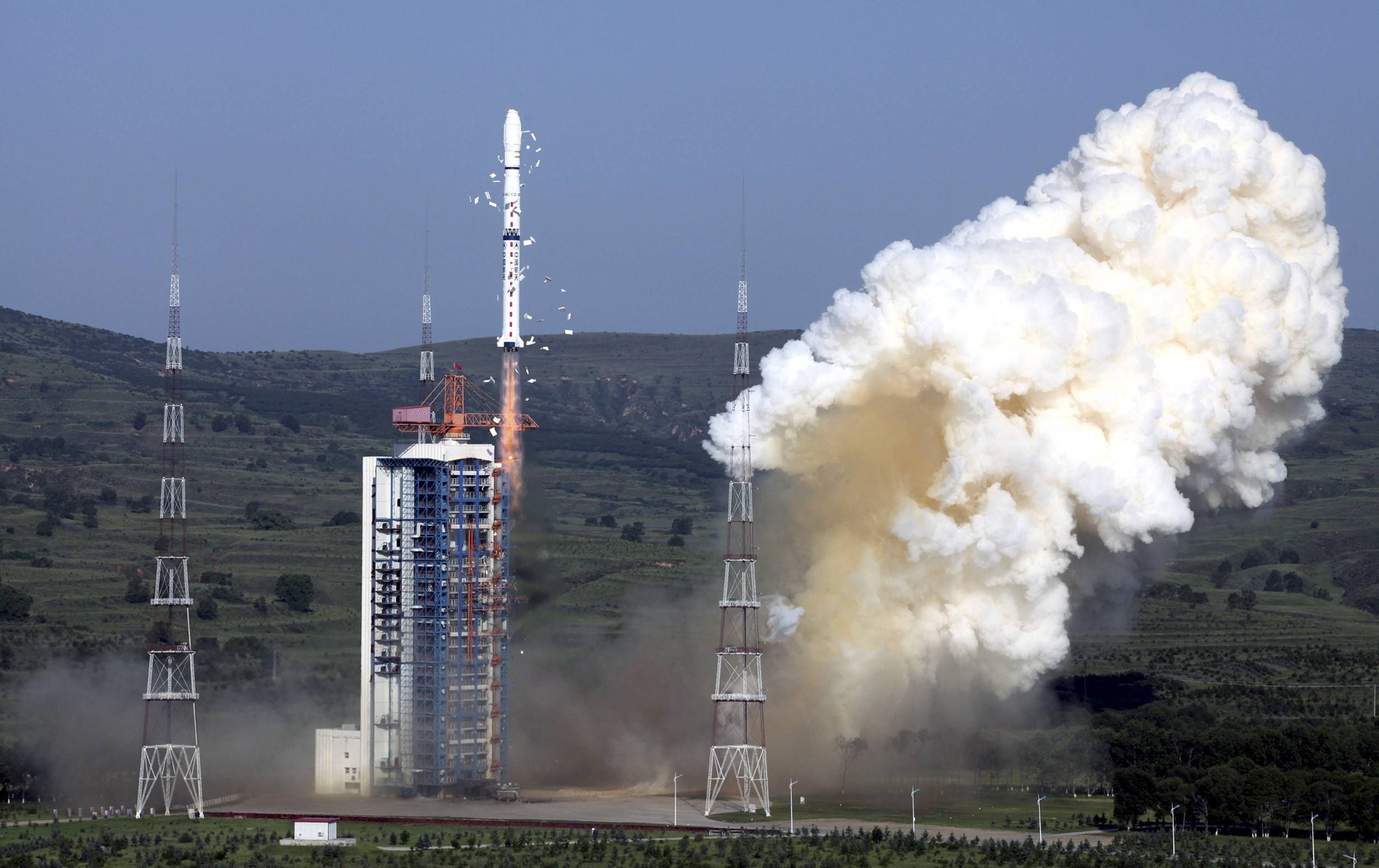 China’s Queqiao relay satellite brakes near the Moon; It will enter the halo orbit soon