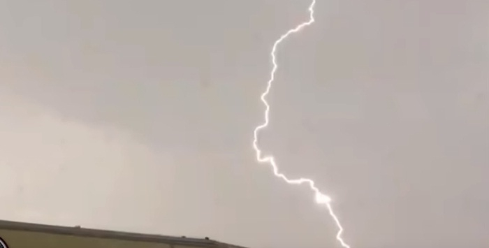 Aliens exist? Aliens hunters find Triangular UFO speeding through lightning bolt (Video+)