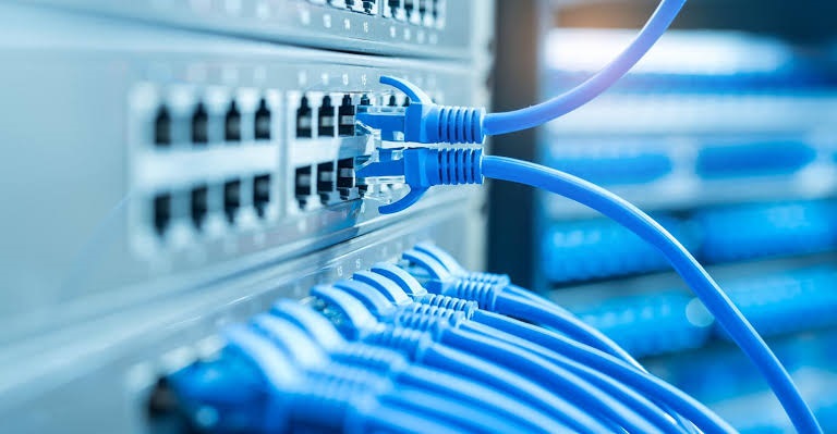 Data Center Networking Market Size, Share, Growth Analysis By Key Players Extreme Networks, VMware, Inc, Alcatel-Lucent, ALE International, Intel Corporation, Equinix, Inc.