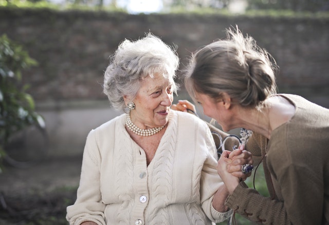 How To Help Isolated Senior Citizens During the Social Isolation Period